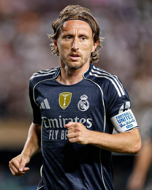 斗鱼×黄鹤楼裸眼3D先导片震撼发布，拉开斗鱼9周年鱼乐盛典序幕