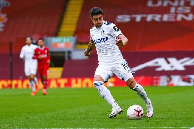 《EA SPORTS FC 26》年度最佳阵容揭晓，投票通道现已开启！